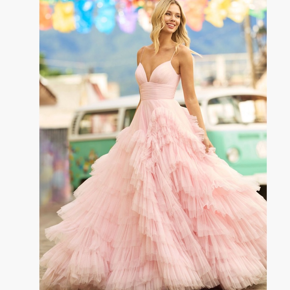 Ruffle tulle ballgown with spaghetti straps. Champagne Gold. Worn once